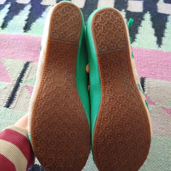 Cute Green Embroidered Sandals - Picture 6 of 7